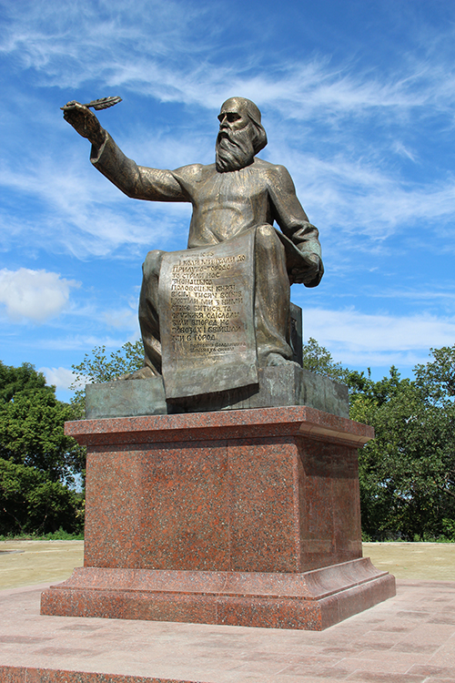 Памятник Володимиру Мономаху